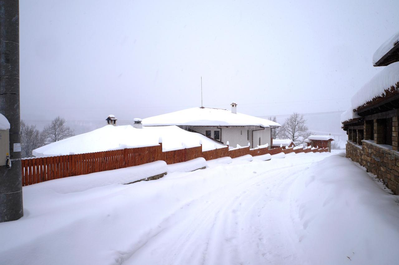 Family Complex Krisbo Hotel Donkovtsi Exterior photo