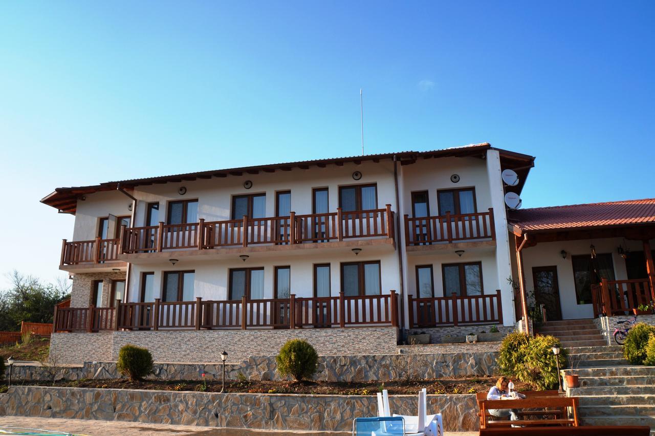 Family Complex Krisbo Hotel Donkovtsi Exterior photo